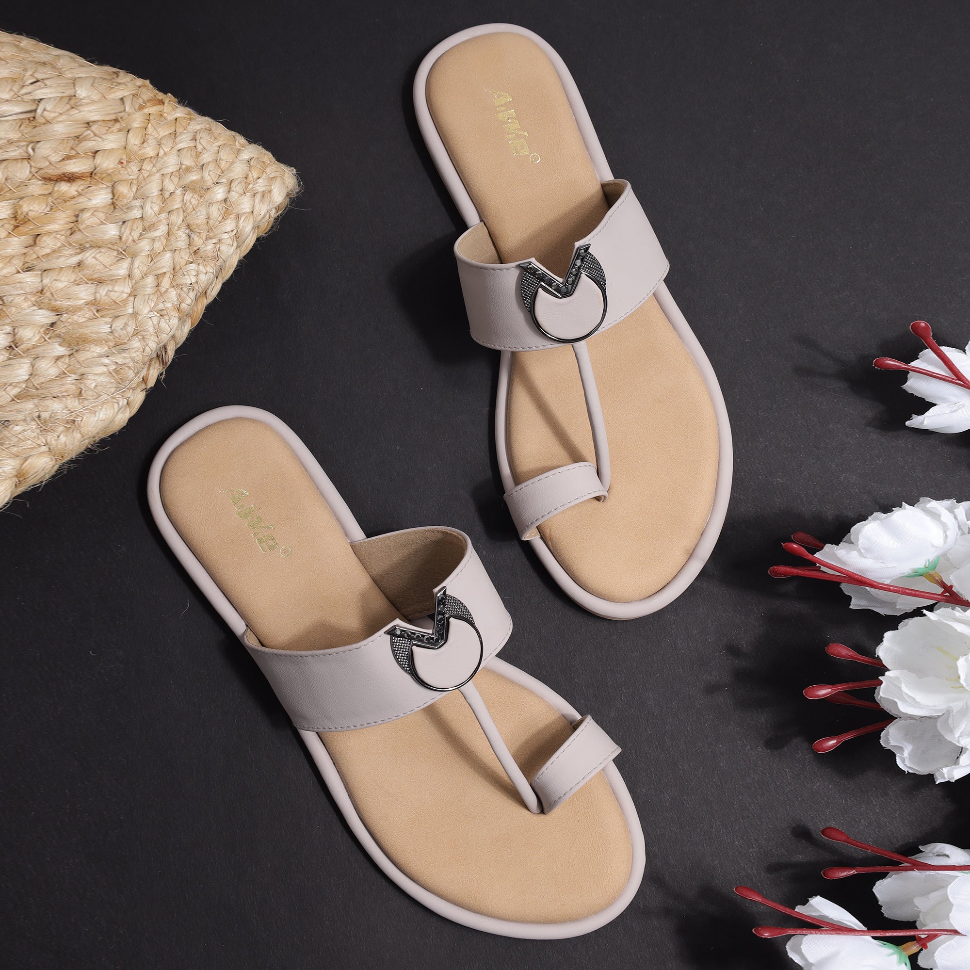 Aiwie-Womens-Stylish-Flat-Slip-On-Sandals-with-Comfortable-Sole-and-Metal-Ring-Design A160893