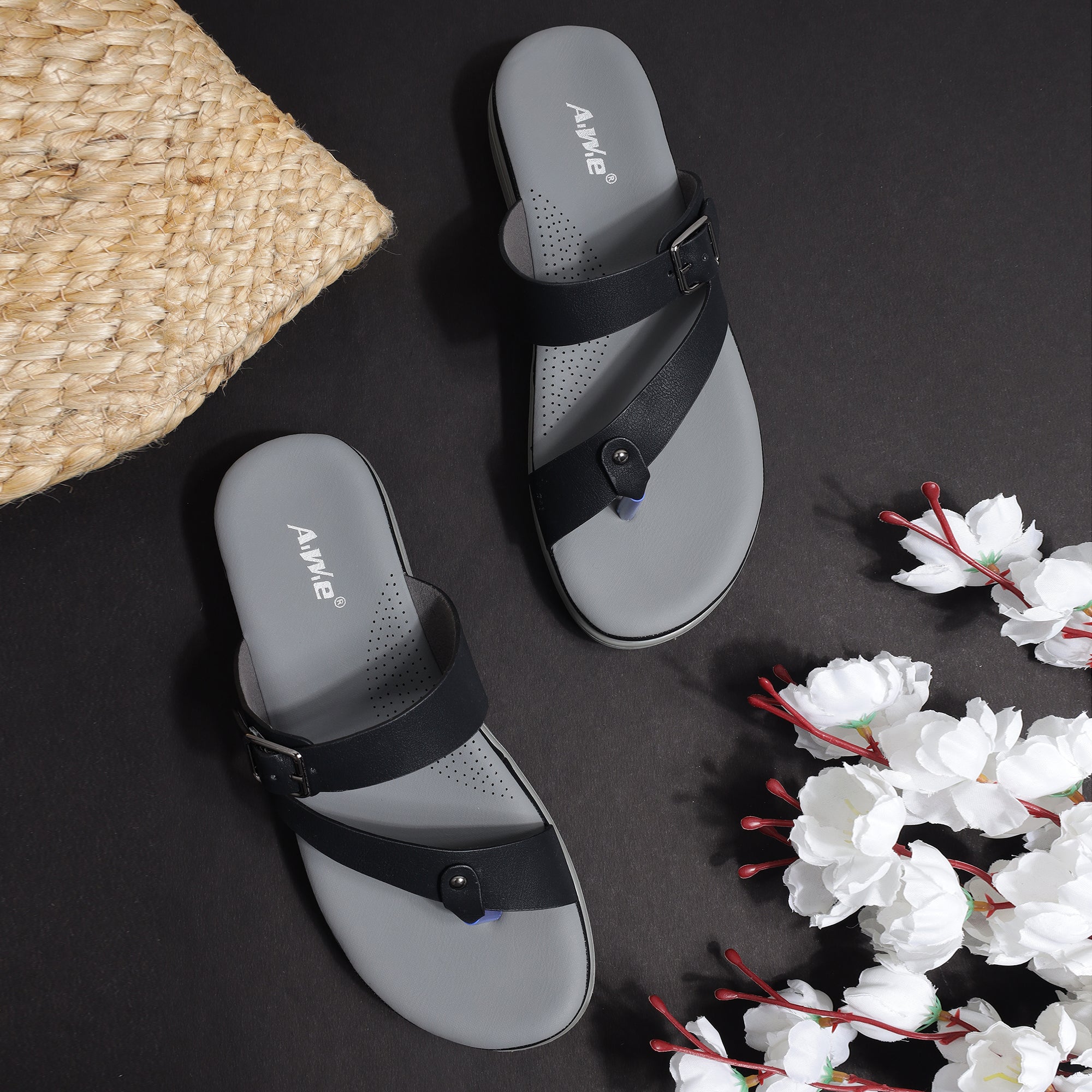 Aiwie-Womens-Comfortable-Casual-Slip-On-Slippers-with-Adjustable-Strap-for-Men-–-Lightweight-and-Anti-Slip-Sole A570703
