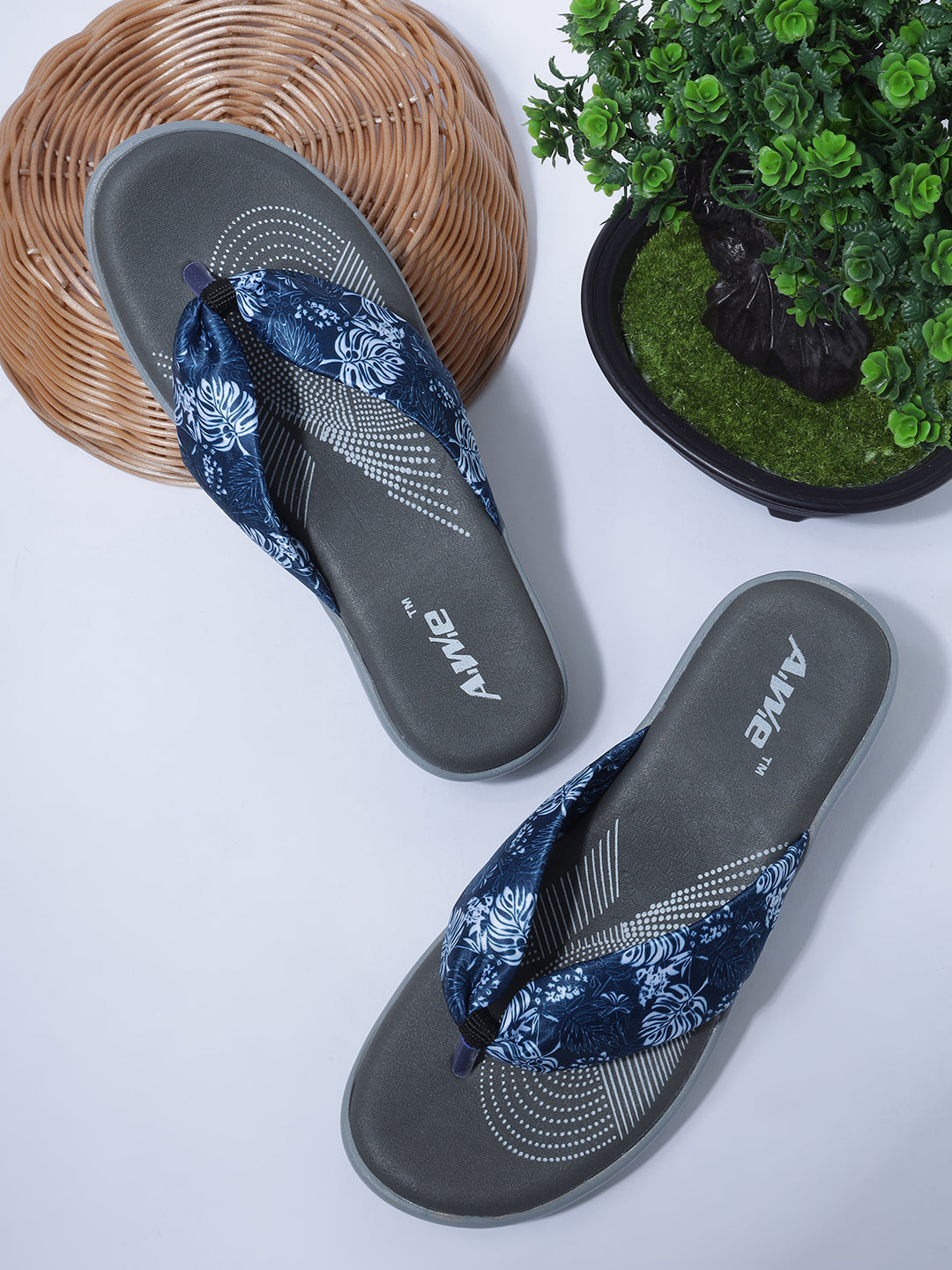 Aiwie Womens Printed Fabric Strap Flip-Flops with Cushioned Sole Ð Lightweight Daily Wear Slippers for Casual & Home Use Heel Size : 1.5 Inches