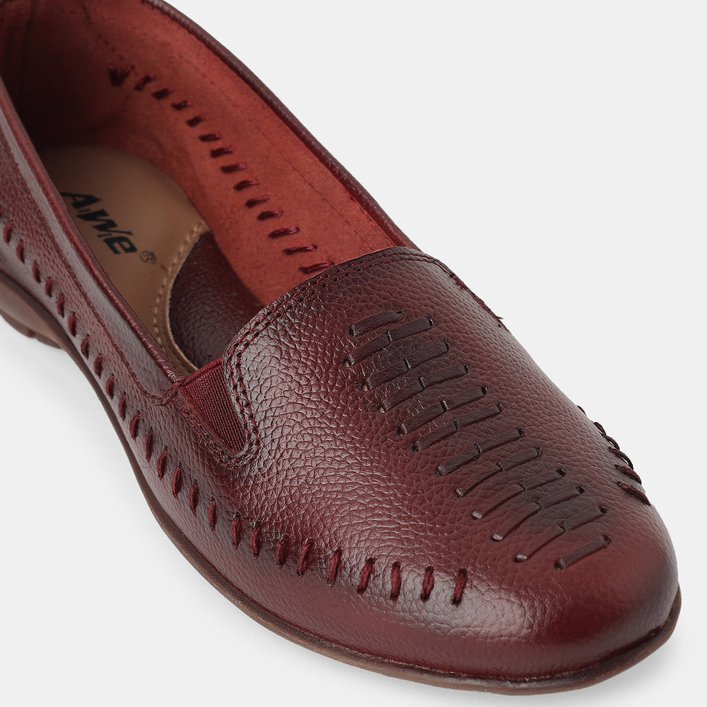 Aiwie-Womens-Comfortable-Slip-On-Flats-with-Cut-Out-Design-and-Soft-Sole-for-Daily-Wear B160217